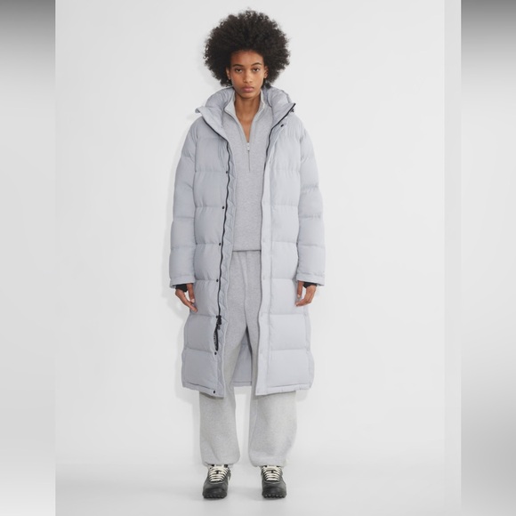 Aritzia Gray Puffer Jacket - Picture 2 of 16